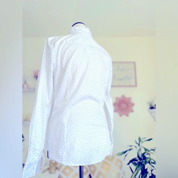 13 Banana Republic Women’s White and Black Button Down Shirt size 6 Tailored Fit - Picture 2 of 7